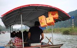 Tái diễn tình trạng không mặc áo phao tại suối Yến, chùa Hương